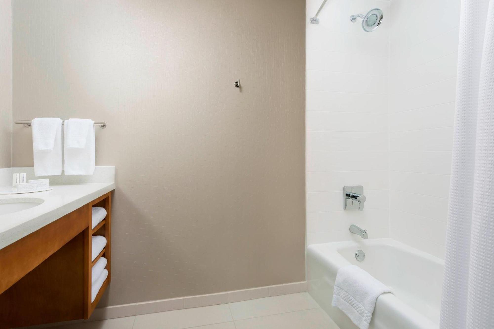 Springhill Suites By Marriott San Diego Mission Valley Экстерьер фото